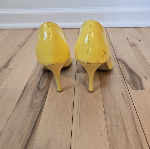 Wild Diva Yellow Patent Leather Heels - Picture 4 of 7
